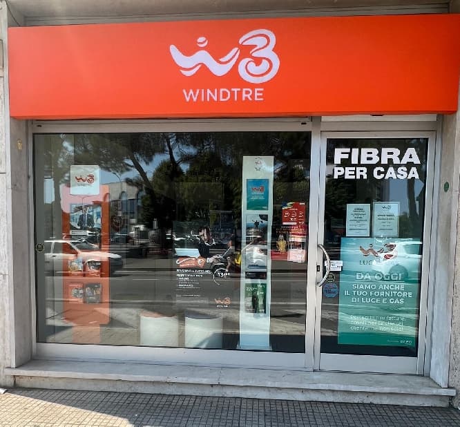 Il WindTre Store di Bussolengo Via Gardesana